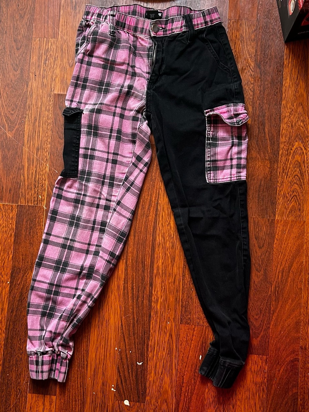 Hot Topic Pink Plaid and Black Two-Tone Cargo Joggers - Picture 1 of 5